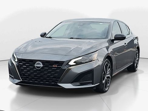 Used 2025 Nissan Altima 2.5 SR image 10