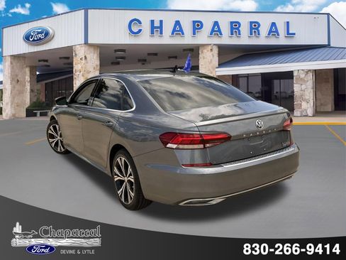 Used 2021 Volkswagen Passat 2.0T SE FWD image 4