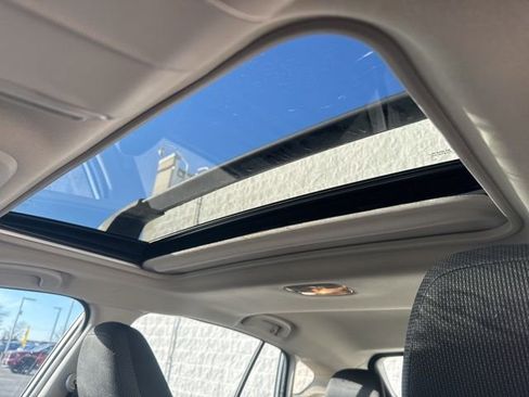 Used 2017 Subaru Impreza 2.0i Premium image 11