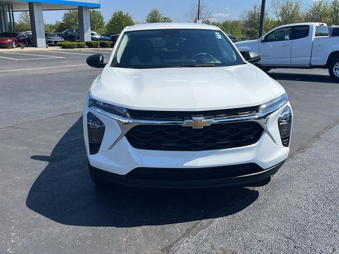 Used 2025 Chevrolet Trax LS FWD image 8