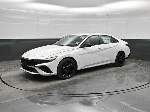 New 2026 Hyundai Elantra Sport FWD image 4