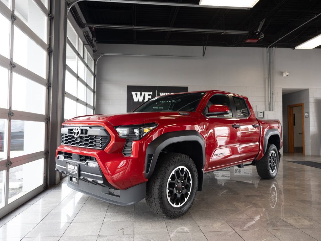 Certified 2025 Toyota Tacoma TRD Off-Road AWD/4WD image 2
