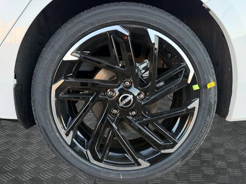 New 2026 Nissan Sentra SR w/ SR Premium Package FWD image 20