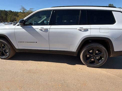 New 2026 Jeep Grand Cherokee L Limited image 11