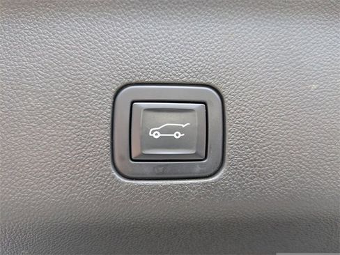 Used 2022 GMC Yukon Denali w/ Denali Ultimate Package image 17