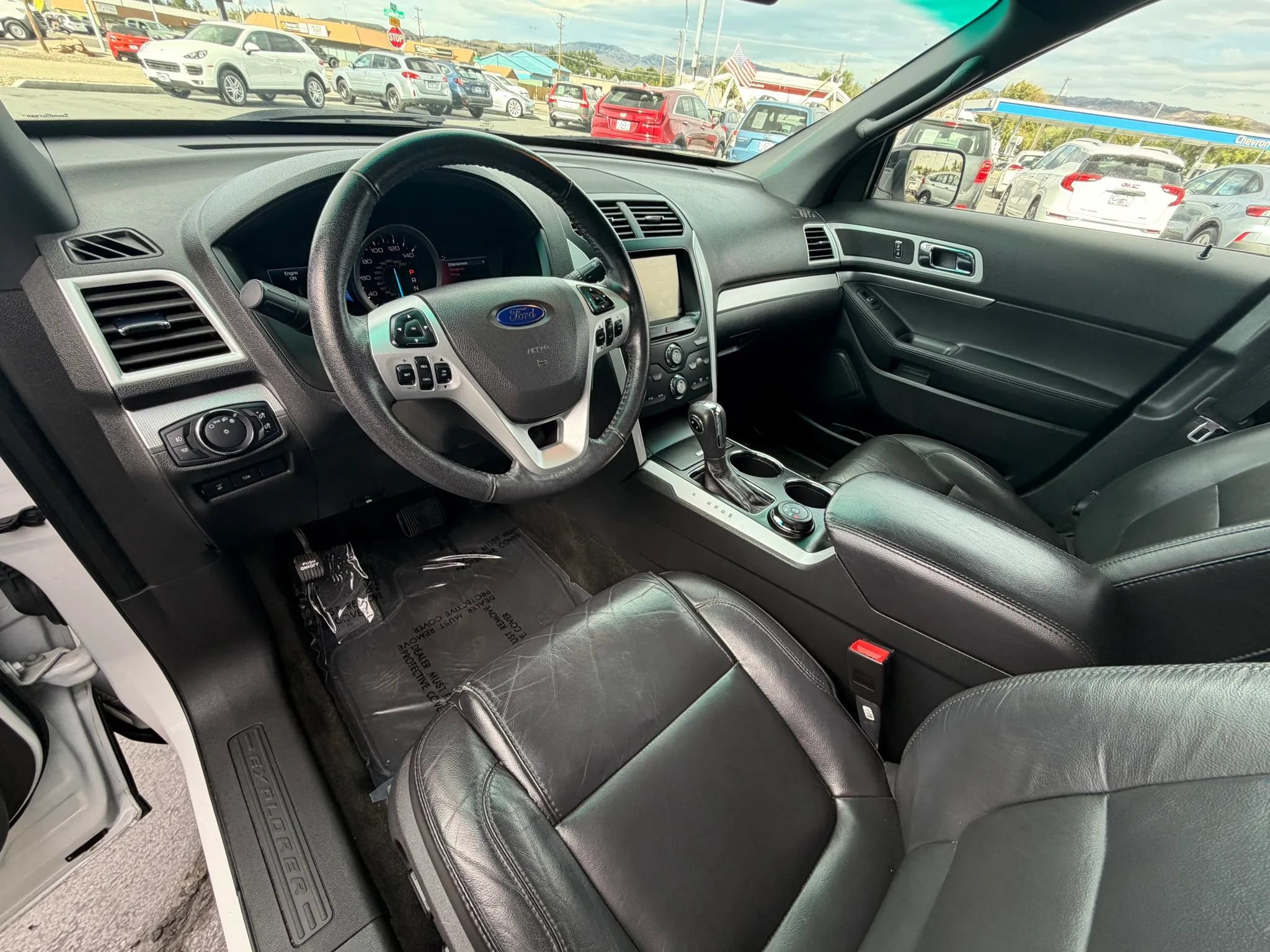 Used 2014 Ford Explorer XLT w/ Equipment Group 202A AWD/4WD image 11