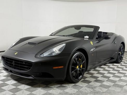 Used 2014 Ferrari California RWD image 3