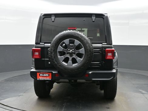 Used 2018 Jeep Wrangler Unlimited Sahara w/ Dual Top Group image 5