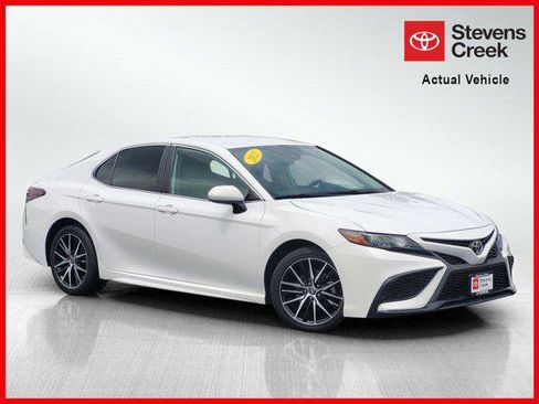 Certified 2021 Toyota Camry SE FWD image 1