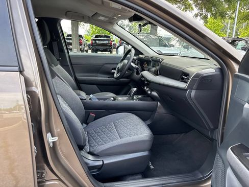 Used 2025 Nissan Kicks SV w/ Charging Package FWD image 18