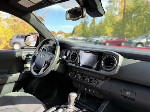 Used 2019 Toyota Tacoma TRD Off-Road image 38