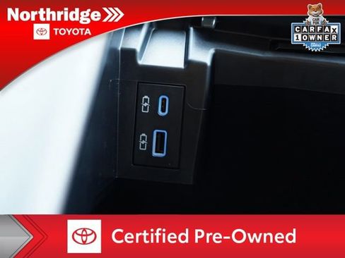Certified 2024 Toyota Sienna Platinum FWD image 39