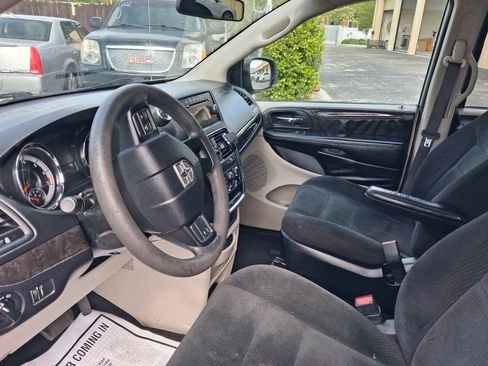 Used 2017 Dodge Grand Caravan SE w/ Power Window Group FWD image 10