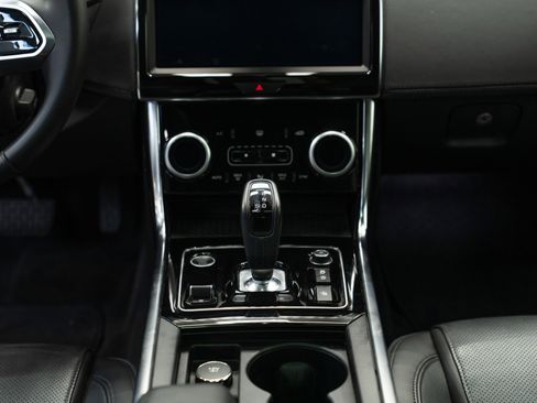 Used 2020 Jaguar XE S image 21