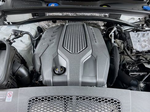 New 2026 Porsche Macan image 32