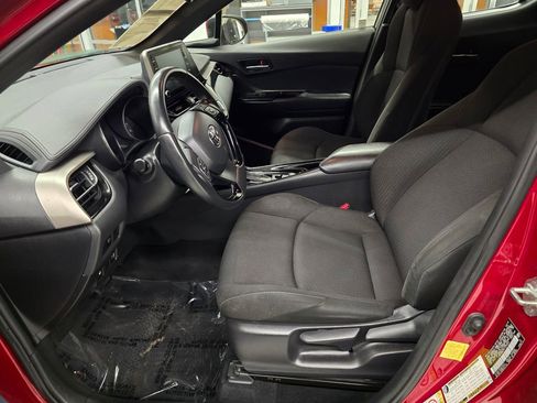 Used 2019 Toyota C-HR XLE image 15