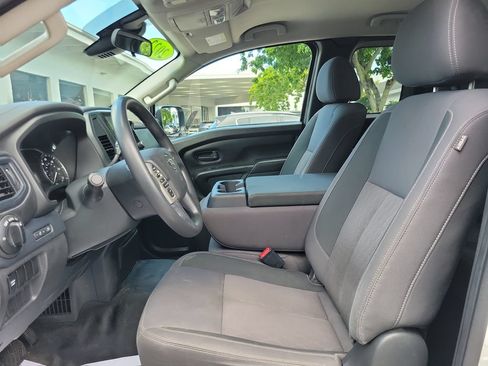 Used 2022 Nissan Titan S RWD image 8