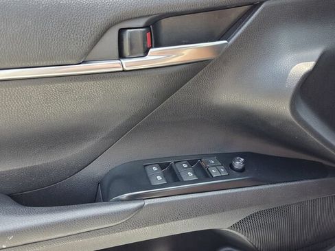 Used 2019 Toyota Camry LE FWD image 27