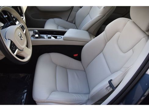 Certified 2023 Volvo XC60 B5 Plus w/ Protection Package Premier image 14