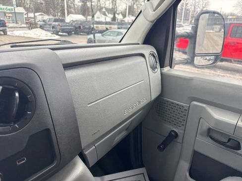 Used 2022 Ford E-450 and Econoline 450 Super Duty image 34