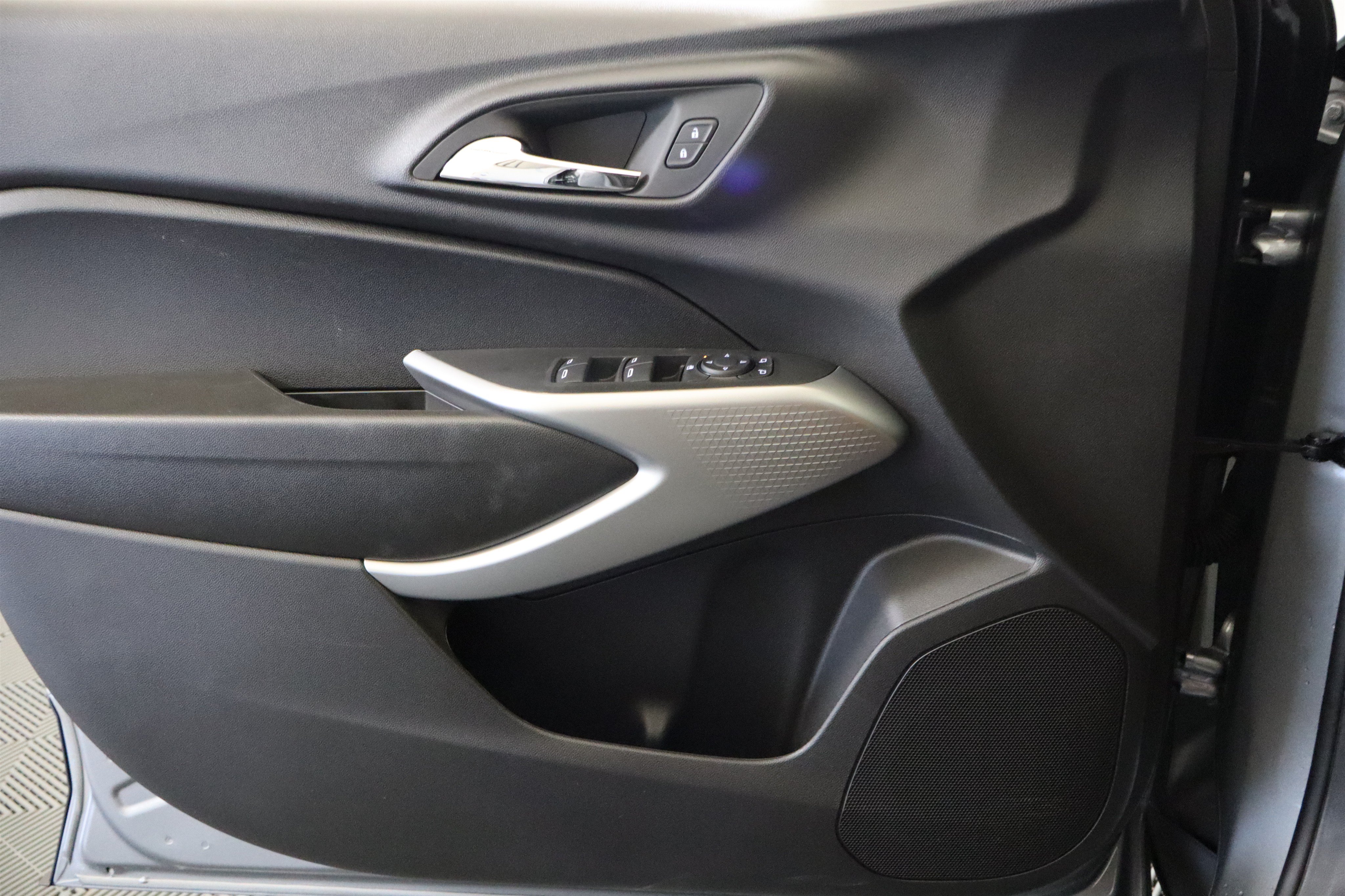 New 2026 Chevrolet Trax LS w/ LS Convenience Package FWD image 34