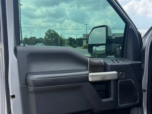 Used 2020 Ford F250 Lariat w/ Lariat Ultimate Package AWD/4WD image 11