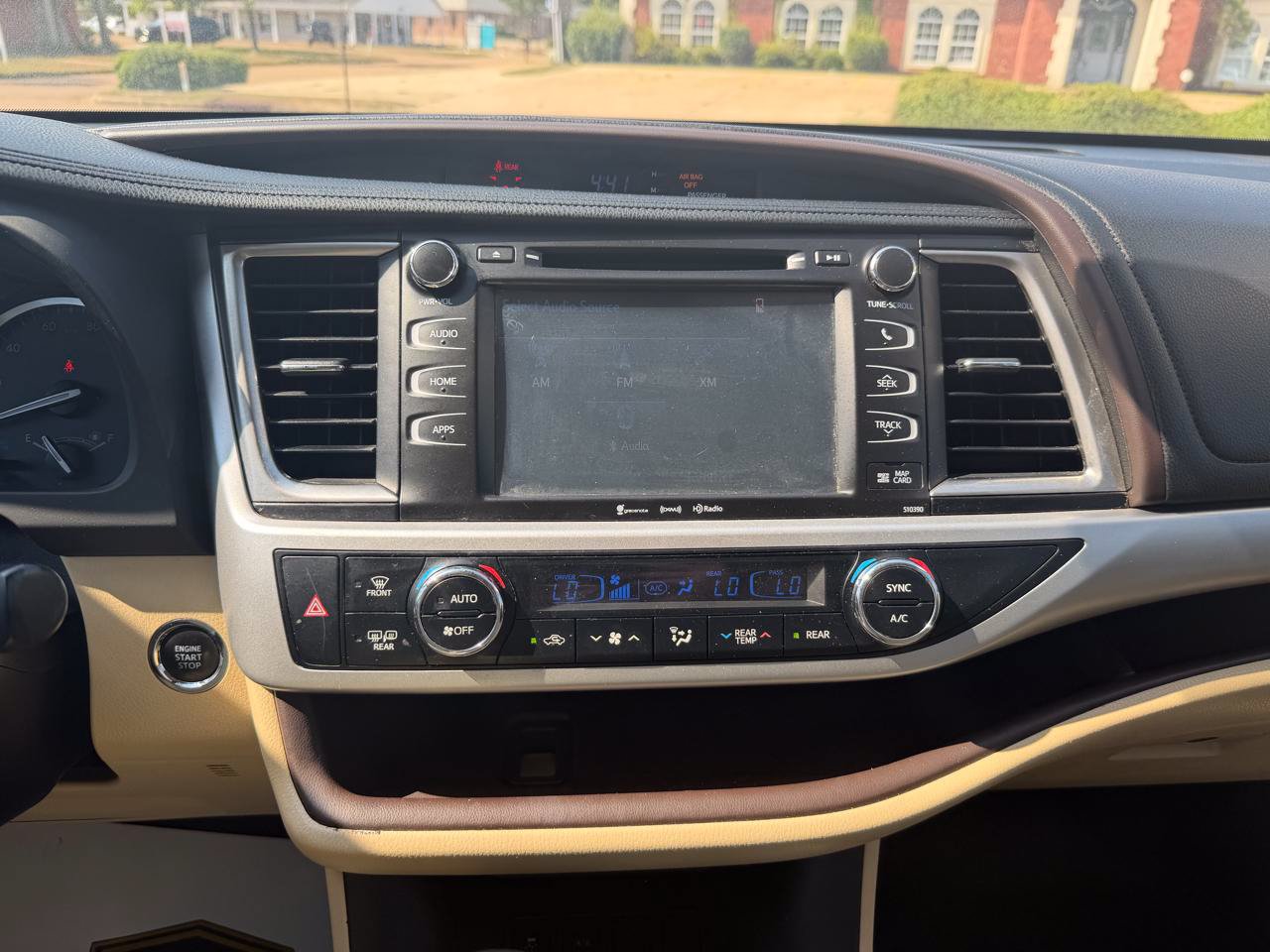 Used 2019 Toyota Highlander XLE FWD image 23