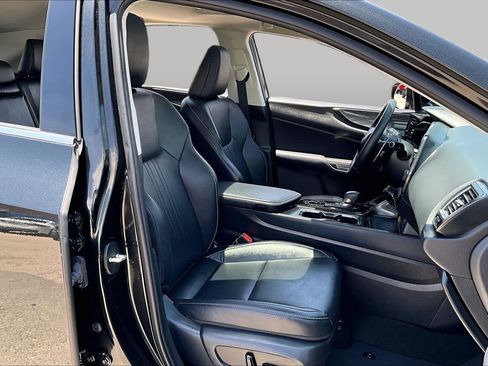 Used 2024 Lexus NX 250 FWD image 9