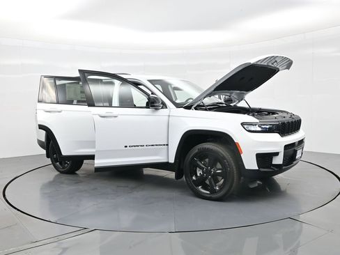 New 2025 Jeep Grand Cherokee L Altitude image 37