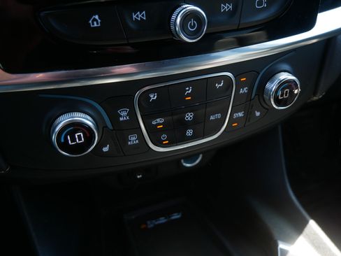 Used 2023 Chevrolet Traverse LT AWD/4WD image 29