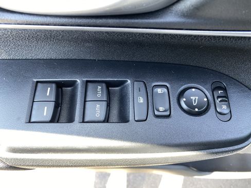 Used 2019 Honda CR-V EX image 19