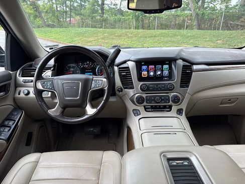 Used 2019 GMC Yukon XL Denali AWD/4WD image 22