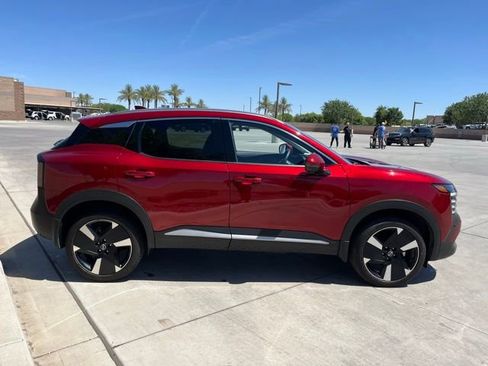 Used 2025 Nissan Kicks SR FWD image 3