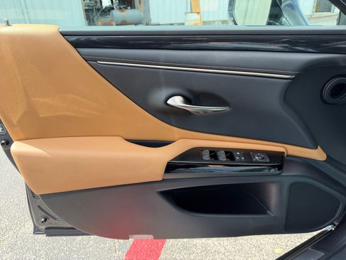 Used 2023 Lexus ES 350 w/ Accessory Package (Z2) FWD image 21