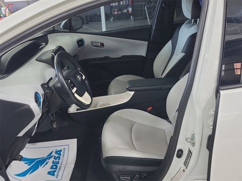 Used 2017 Toyota Prius Prime Advanced image 8