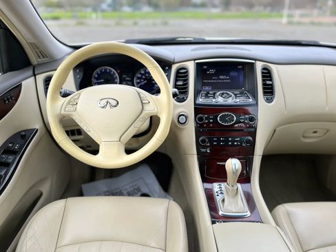 Used 2014 INFINITI QX50 Journey w/ Premium Package image 15