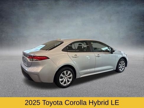 Used 2025 Toyota Corolla LE image 3