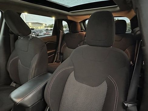 Used 2017 Jeep Cherokee 75th Anniversary image 27