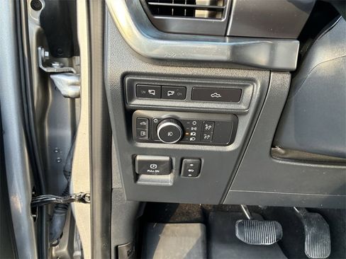 Used 2022 Ford F150 Lariat w/ Equipment Group 502A High image 17