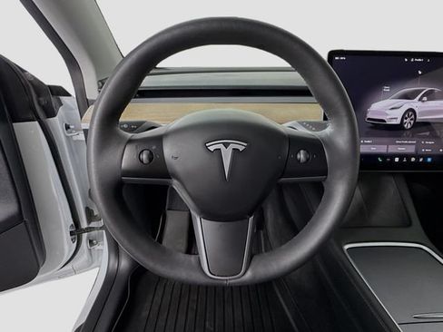 Used 2023 Tesla Model Y Long Range AWD/4WD image 10