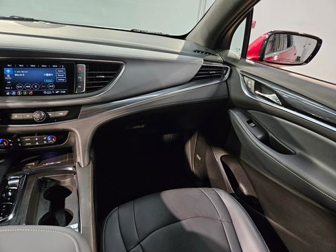 Used 2024 Buick Enclave Premium image 11