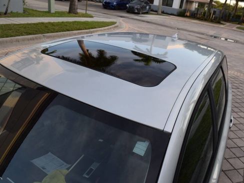 Used 2011 Volvo V50 T5 image 28