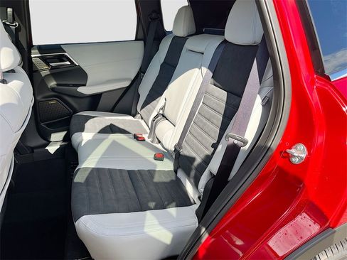 New 2025 Mitsubishi Outlander SE image 25