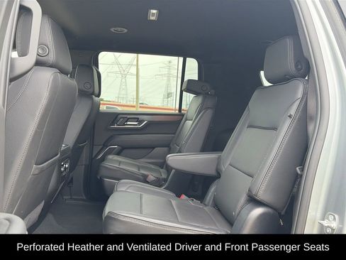 Used 2025 GMC Yukon XL Denali AWD/4WD image 15