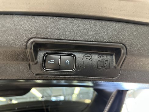 Certified 2022 Ford Explorer XLT w/ Equipment Group 202A image 30