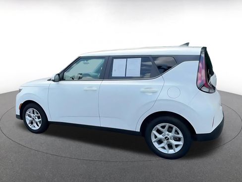 Used 2025 Kia Soul LX w/ LX Technology Package FWD image 8