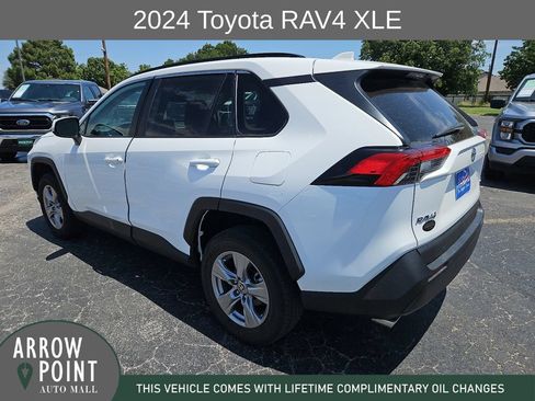 Used 2024 Toyota RAV4 XLE FWD image 8