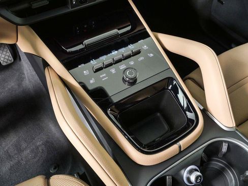 New 2026 Porsche Cayenne Coupe AWD/4WD image 19