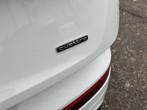 Used 2024 Audi Q5 e Prestige w/ Prestige Package image 17