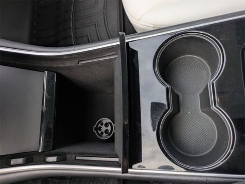 Used 2020 Tesla Model 3 Standard Range Plus image 22